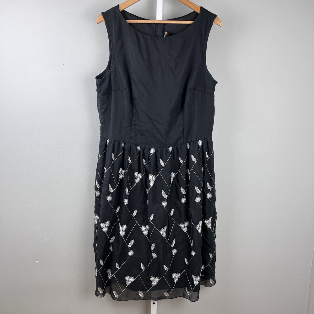Torrid Sleeveless Dress Womens‎ Size 16 Black White Embroidered Floral